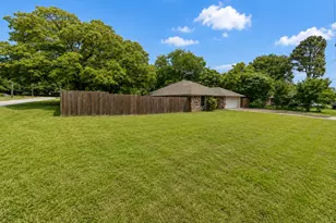 1001 Rosebud Dr, Azle, TX 76020 - Photo 3