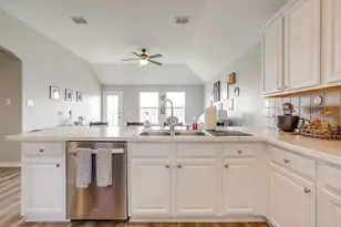 1124 Mourning Dove Dr, Burleson, TX 76028 - Photo 11