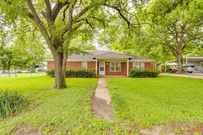 506 E McFarland Street, Grandview, TX 76050 - Photo 1