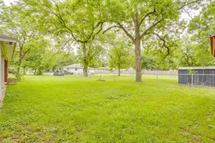 506 E McFarland St, Grandview, TX 76050 - Photo 37