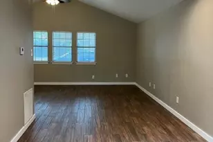 1112 Kathy Ln, Lewisville, TX 75067 - Photo 3