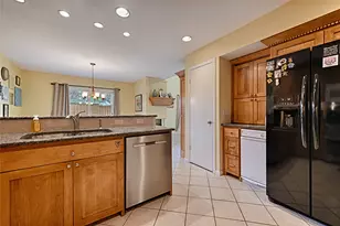 2954 Woodcroft Cir, Carrollton, TX 75006 - Photo 13