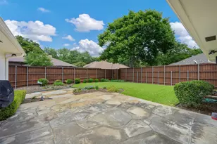 9233 Middle Glen Dr, Dallas, TX 75243 - Photo 27