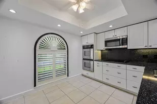 9233 Middle Glen Dr, Dallas, TX 75243 - Photo 9