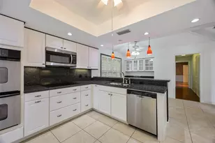 9233 Middle Glen Dr, Dallas, TX 75243 - Photo 11