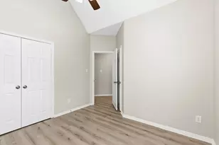 9813 Cliffside Dr, Irving, TX 75063 - Photo 17