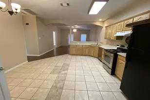 300 E Main St, Lancaster, TX 75146 - Photo 11