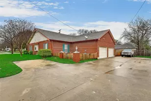 300 E Main St, Lancaster, TX 75146 - Photo 3