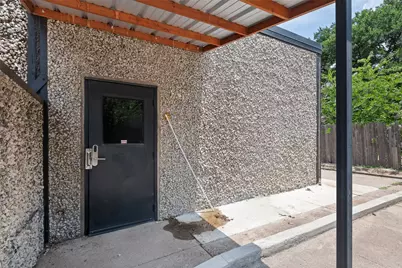 305 W Pearl Street, Granbury, TX 76048 - Photo 11