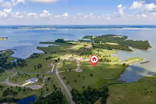 220 Lakeshore Ln, Windom, TX 75492 - Photo 1