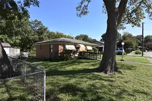 1202 Sunnyside Ave, Cockrell Hill, TX 75211 - Photo 17