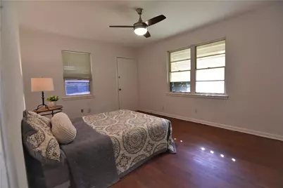 1202 Sunnyside Avenue, Cockrell Hill, TX 75211 - Photo 9