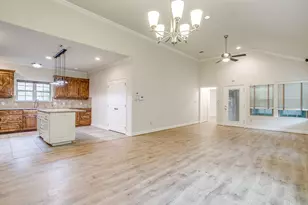 2220 Cobblestone Ct, Granbury, TX 76049 - Photo 7