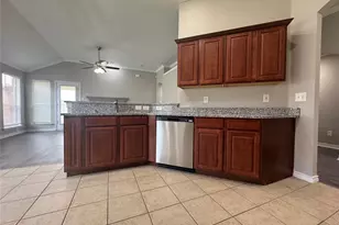 924 Marist Dr, Fort Worth, TX 76120 - Photo 5