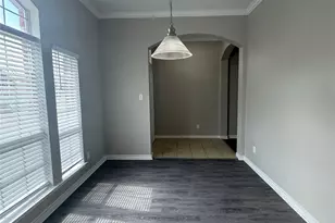 924 Marist Dr, Fort Worth, TX 76120 - Photo 3