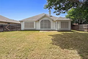 2516 Fairway View Dr, Burleson, TX 76028 - Photo 5