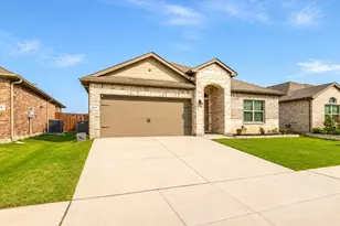 336 Youngblood Ln, Fort Worth, TX 76131 - Photo 1