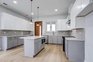 816 Premier Pkwy, Grand Prairie, TX 75051 - Photo 3