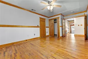 524 S Preston St, Wolfe City, TX 75496 - Photo 11