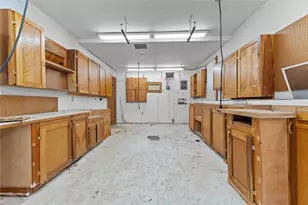 524 S Preston St, Wolfe City, TX 75496 - Photo 23