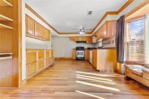 524 S Preston St, Wolfe City, TX 75496 - Photo 15