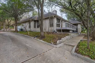 2001 Deepdale Dr, Westover Hills, TX 76107 - Photo 3