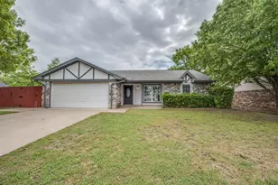 301 Cherry St, Weatherford, TX 76086 - Photo 1