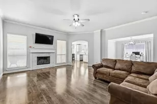557 Jeffdale Dr, Burleson, TX 76028 - Photo 7