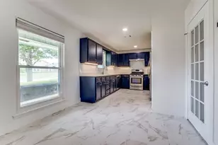 1323 Lark Ln, Lewisville, TX 75077 - Photo 9
