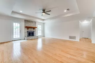 1323 Lark Ln, Lewisville, TX 75077 - Photo 7