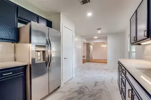 1323 Lark Ln, Lewisville, TX 75077 - Photo 11