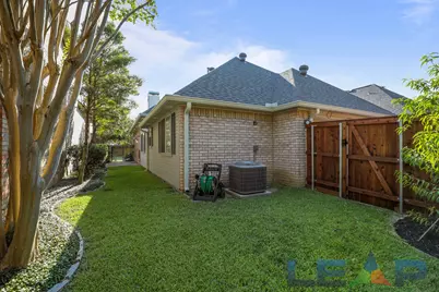 8704 Moss Hill Road, Irving, TX 75063 - Photo 23