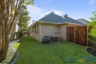 8704 Moss Hill Rd, Irving, TX 75063 - Photo 23