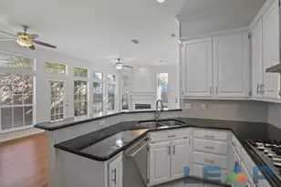 8704 Moss Hill Rd, Irving, TX 75063 - Photo 13