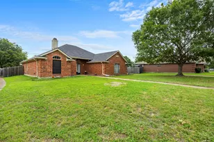856 Tahoe Trail Dr, Hewitt, TX 76643 - Photo 3
