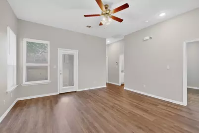 824 E Maddox Avenue, Fort Worth, TX 76104 - Photo 11