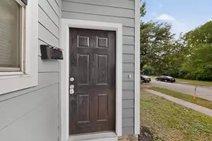 824 E Maddox Ave, Fort Worth, TX 76104 - Photo 9