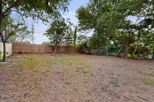 824 E Maddox Ave, Fort Worth, TX 76104 - Photo 39
