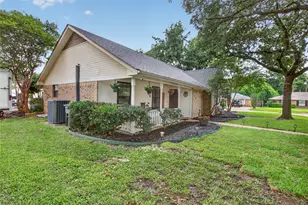 1405 Casa Linda St, Ennis, TX 75119 - Photo 5
