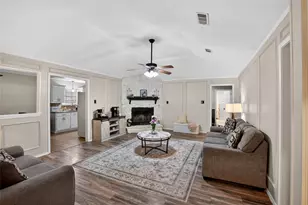 1405 Casa Linda St, Ennis, TX 75119 - Photo 3