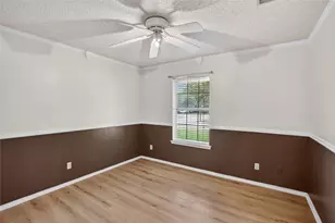 1405 Casa Linda St, Ennis, TX 75119 - Photo 11