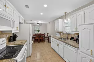 1405 Casa Linda St, Ennis, TX 75119 - Photo 9