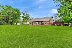 502 E Hughes St, Collinsville, TX 76233 - Photo 17