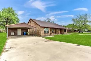 502 E Hughes St, Collinsville, TX 76233 - Photo 3