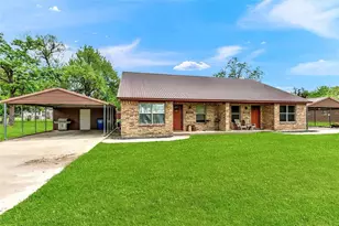 502 E Hughes St, Collinsville, TX 76233 - Photo 1