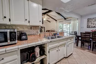 509 E Phillip Ct, Grand Prairie, TX 75051 - Photo 13