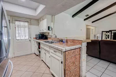 509 E Phillip Court, Grand Prairie, TX 75051 - Photo 11
