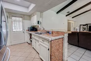 509 E Phillip Ct, Grand Prairie, TX 75051 - Photo 11