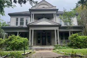 402 E Grand St, Whitewright, TX 75491 - Photo 1