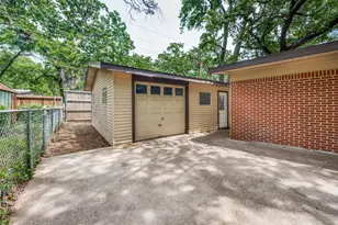 1305 W Lavender Ln, Arlington, TX 76013 - Photo 3